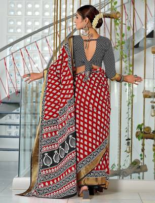 Red floral print pure cotton mulmul saree with blouse. 4