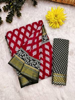 Red floral print pure cotton mulmul saree with blouse. 5