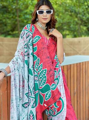 Pink printed mulmul cotton saree with blouse. 2