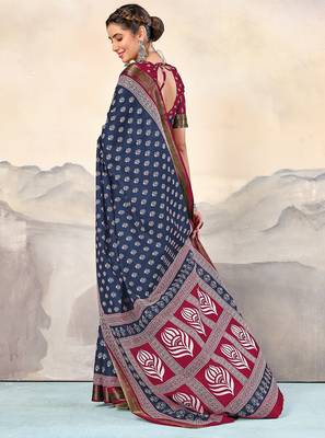 Blue, pink floral print mulmul cotton saree with blouse. 4