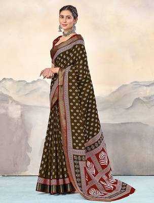 Brown, red floral print mulmul cotton saree with blouse. 3
