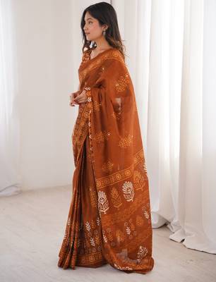 Mustard blocked printed, floral print soft pure cotton saree with blouse. 3