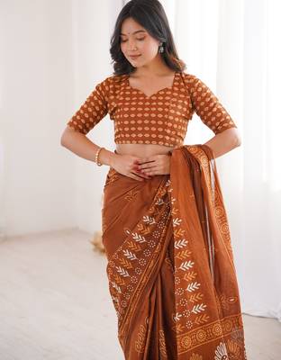 Mustard blocked printed, floral print soft pure cotton saree with blouse. 5