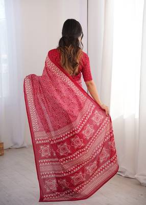 Pink blocked printed, paisley soft pure cotton saree with blouse. 4