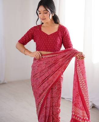 Pink blocked printed, paisley soft pure cotton saree with blouse. 5