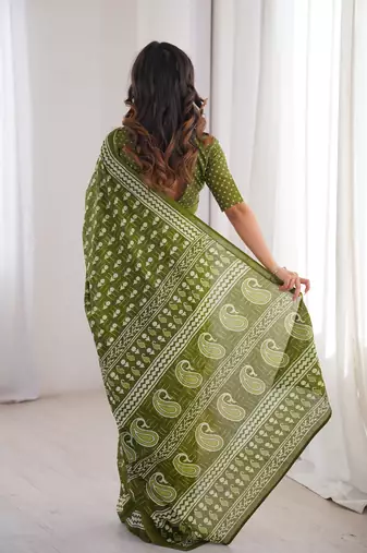 Green blocked printed, floral print, paisley soft pure cotton saree with blouse.