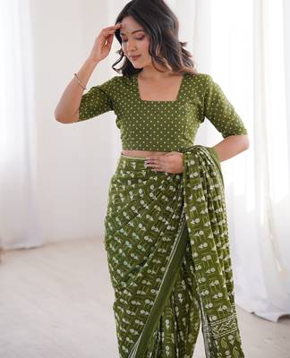 Green blocked printed, floral print, paisley soft pure cotton saree with blouse. 5