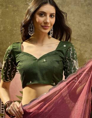 Pink chiffon embellisehd saree with unstitched blouse piece 3
