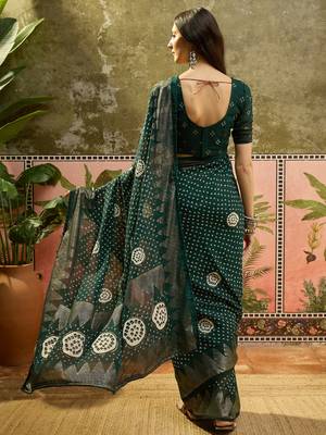 Green georgette bandhni saree with unstitched blouse piece 3