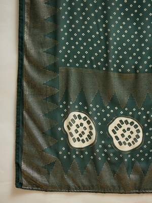 Green georgette bandhni saree with unstitched blouse piece 5