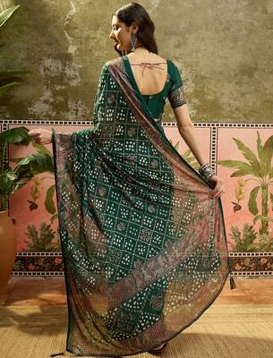 Green georgette bandhni saree with unstitched blouse piece 3