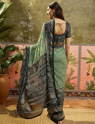 Green georgette bandhni saree with unstitched blouse piece 3