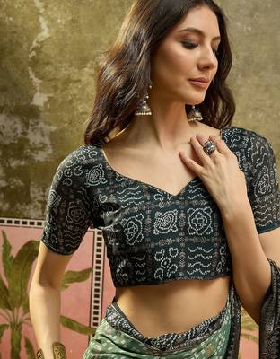 Green georgette bandhni saree with unstitched blouse piece 4