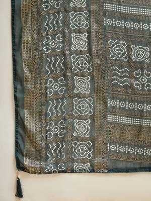 Green georgette bandhni saree with unstitched blouse piece 5