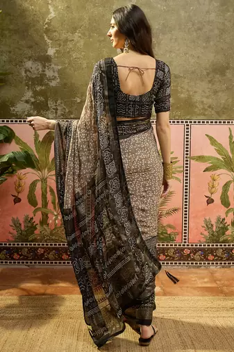Grey georgette bandhni saree with unstitched blouse piece