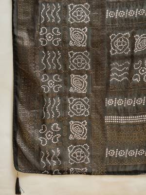 Grey georgette bandhni saree with unstitched blouse piece 5