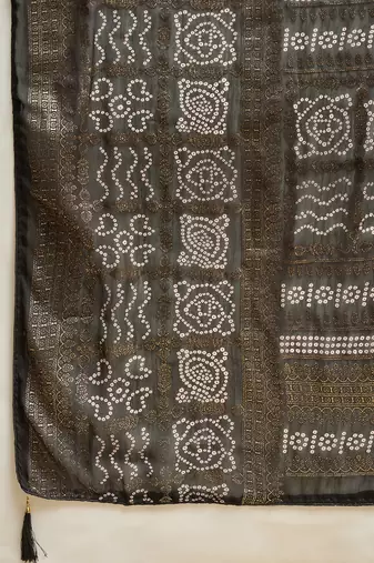 Grey georgette bandhni saree with unstitched blouse piece