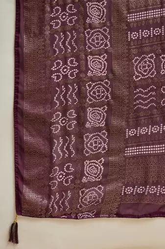 Onion georgette bandhni saree with unstitched blouse piece