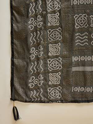 Rama georgette bandhni saree with unstitched blouse piece 5