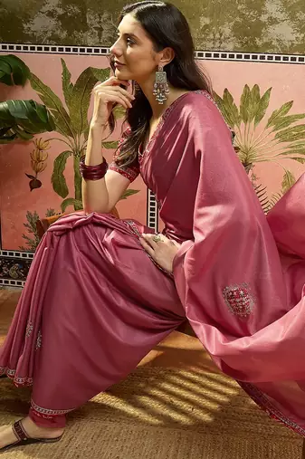 Pink chiffon bandhni saree with unstitched blouse piece