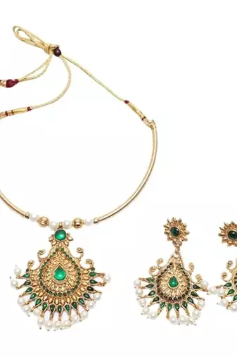 Green short necklace set
