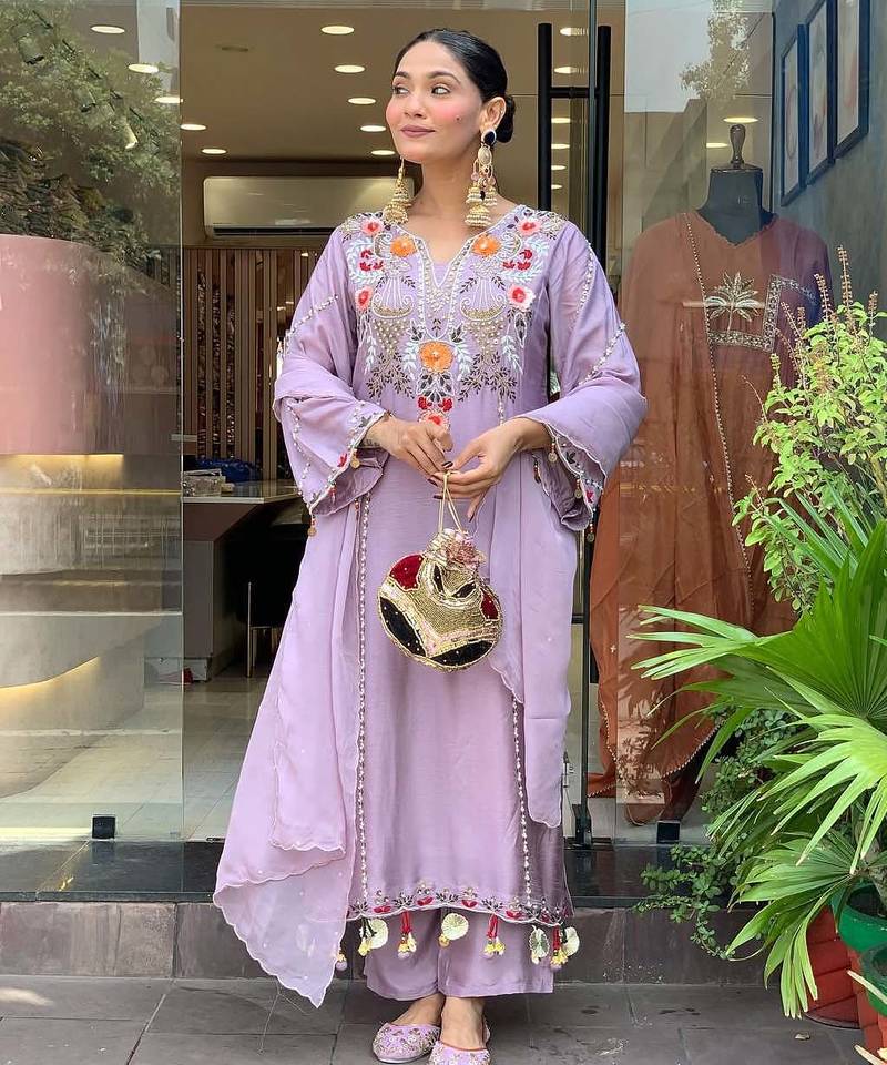 Women's lavender viscose chanderi sequin v-neck kurta set with embroidered silk dupatta