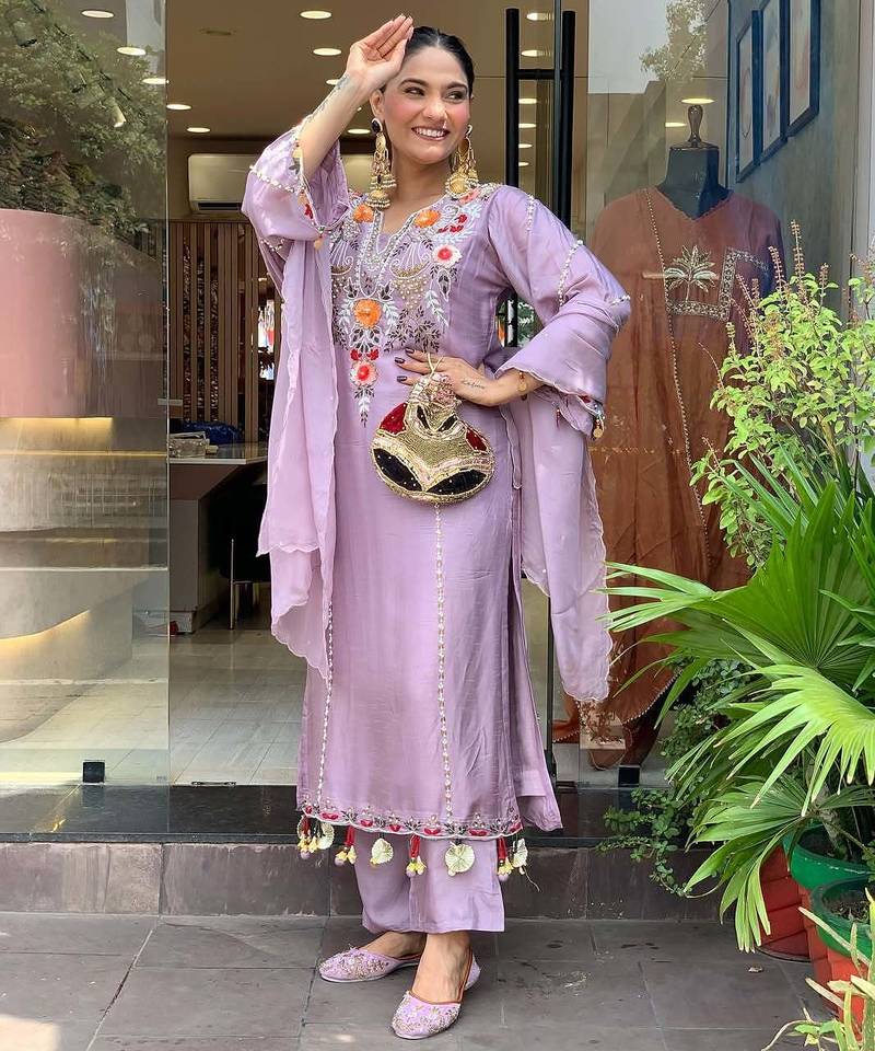 Women's lavender viscose chanderi sequin v-neck kurta set with embroidered silk dupatta