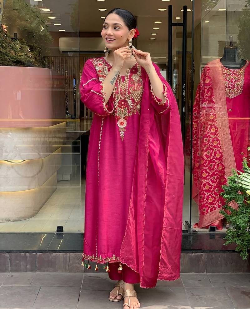 Women's pink viscose chanderi sequin v-neck kurta set with embroidered silk dupatta