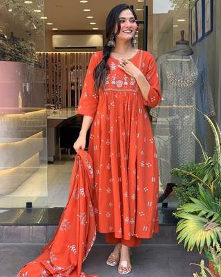 Women's orange cotton printed v-neck kurta set with printed dupatta | ethnic salwar kameez 3