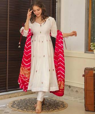 White chanderi silk sequin v-neck kurta pant set with embroidered silk dupatta 1