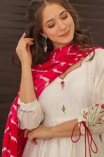 White chanderi silk sequin v-neck kurta pant set with embroidered silk dupatta