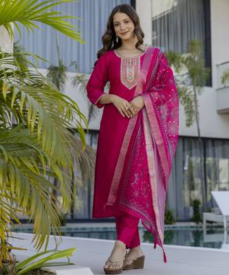 Pink chanderi silk sequin round neck kurta pant set with jacquard organza dupatta 1