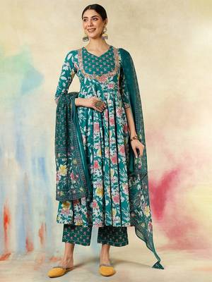 Green cotton silk printed v-neck kurta pant set with matching printed dupatta 1