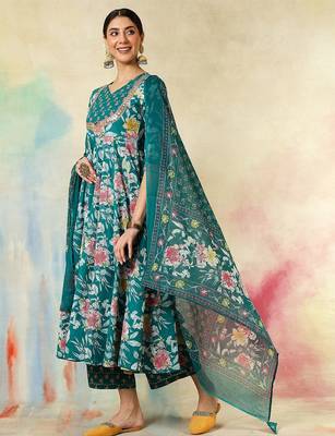Green cotton silk printed v-neck kurta pant set with matching printed dupatta 2