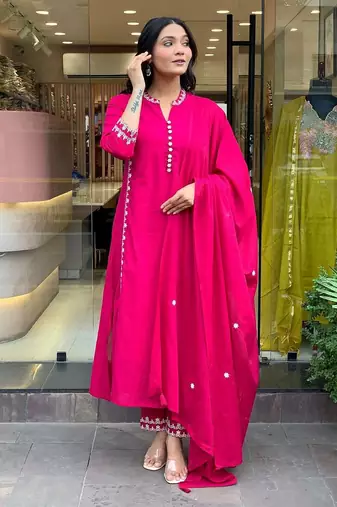 Peach chanderi silk sequin v-neck kurta pant set with embroidered silk dupatta