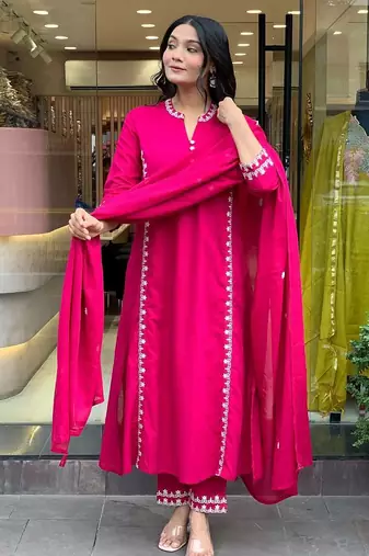 Peach chanderi silk sequin v-neck kurta pant set with embroidered silk dupatta
