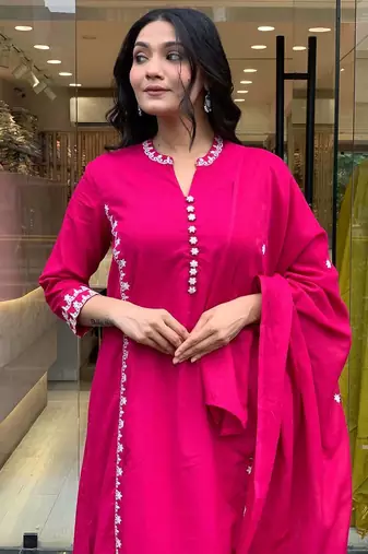 Peach chanderi silk sequin v-neck kurta pant set with embroidered silk dupatta
