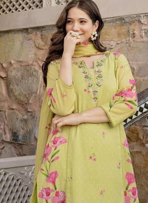 Yellow chanderi silk floral printed v-neck kurta pant set with printed dupatta 5