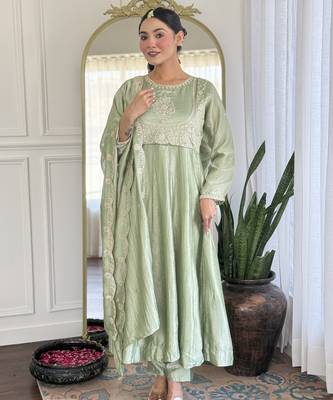 Pista green vichitra silk embroidered round neck kurta pant set with matching dupatta 3