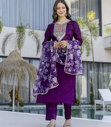 Purple chanderi silk embroidered round neck kurta pant set with jacquard organza dupatta