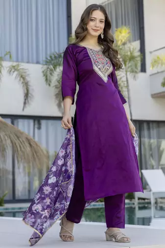 Purple chanderi silk embroidered round neck kurta pant set with jacquard organza dupatta