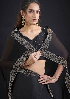 Black color two tone silk designer wedding saree for women 3
