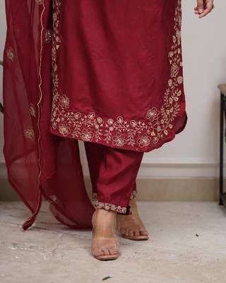 Royal maroon chanderi silk set with scalloped organza dupatta 4
