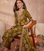 Women green floral printed kurta with trousers and dupatta