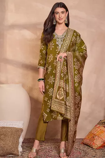 Women green floral printed kurta with trousers and dupatta