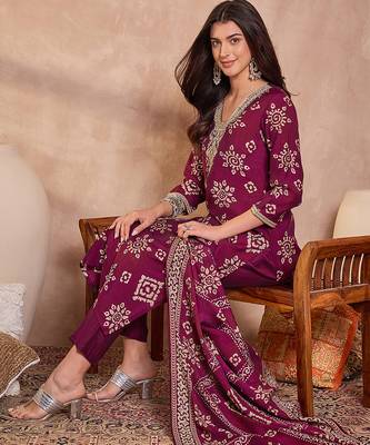 Women purple floral printed kurta with trousers and dupatta 2