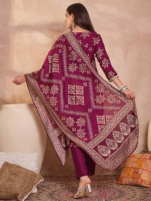 Women purple floral printed kurta with trousers and dupatta 4