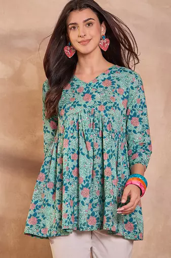 Women cotton blend blue floral regular tops
