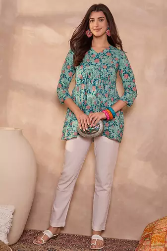 Women cotton blend blue floral regular tops