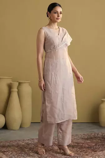 Dusty veil - elegant kurta set with farsi pants